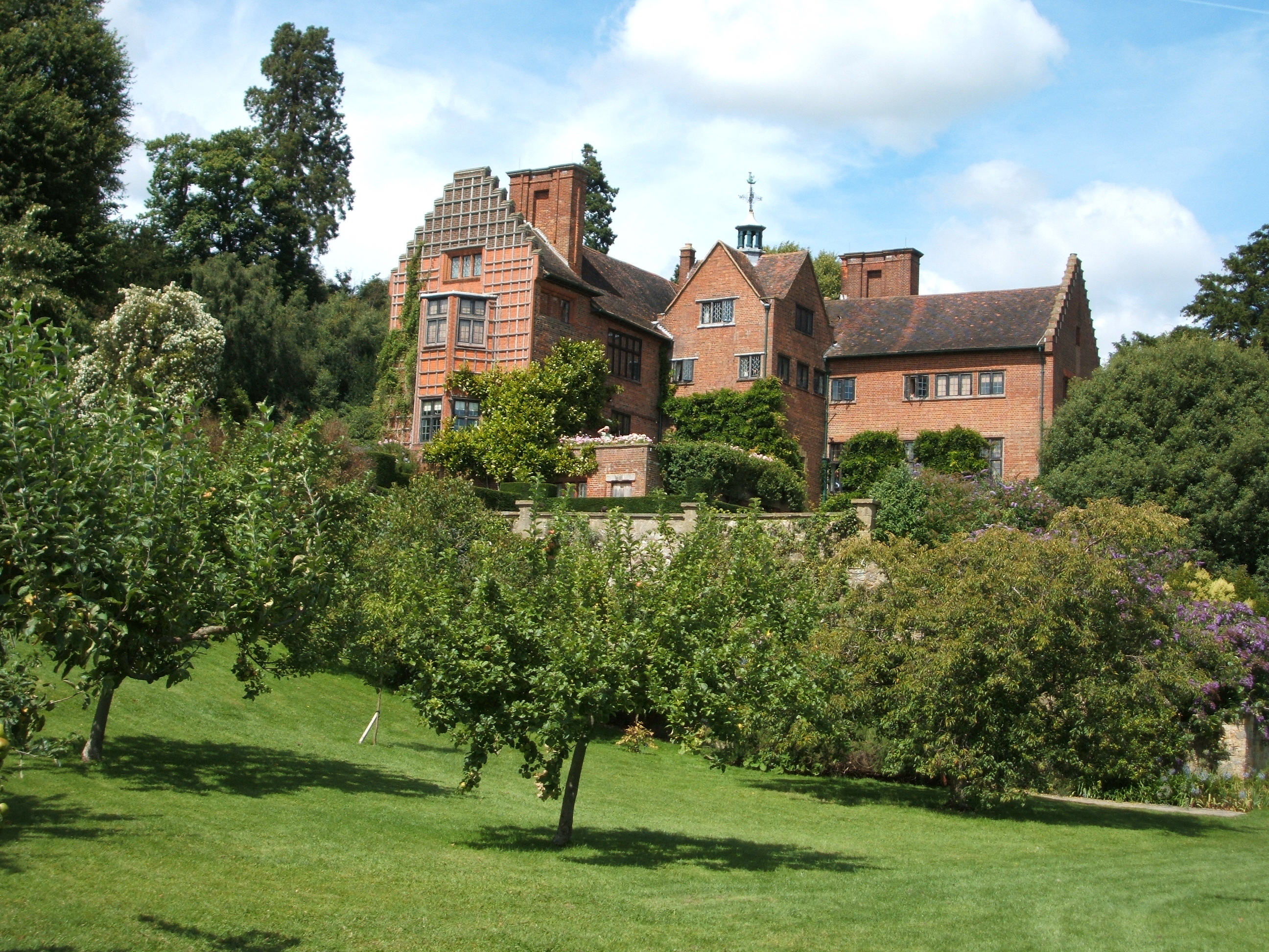 Chartwell, det historiske landsted i Kent, der var Sir Winston Churchills elskede hjem - i dag et velbevaret museum og mindested for den berømte britiske statsmand, omgivet af idyllisk engelsk landskab