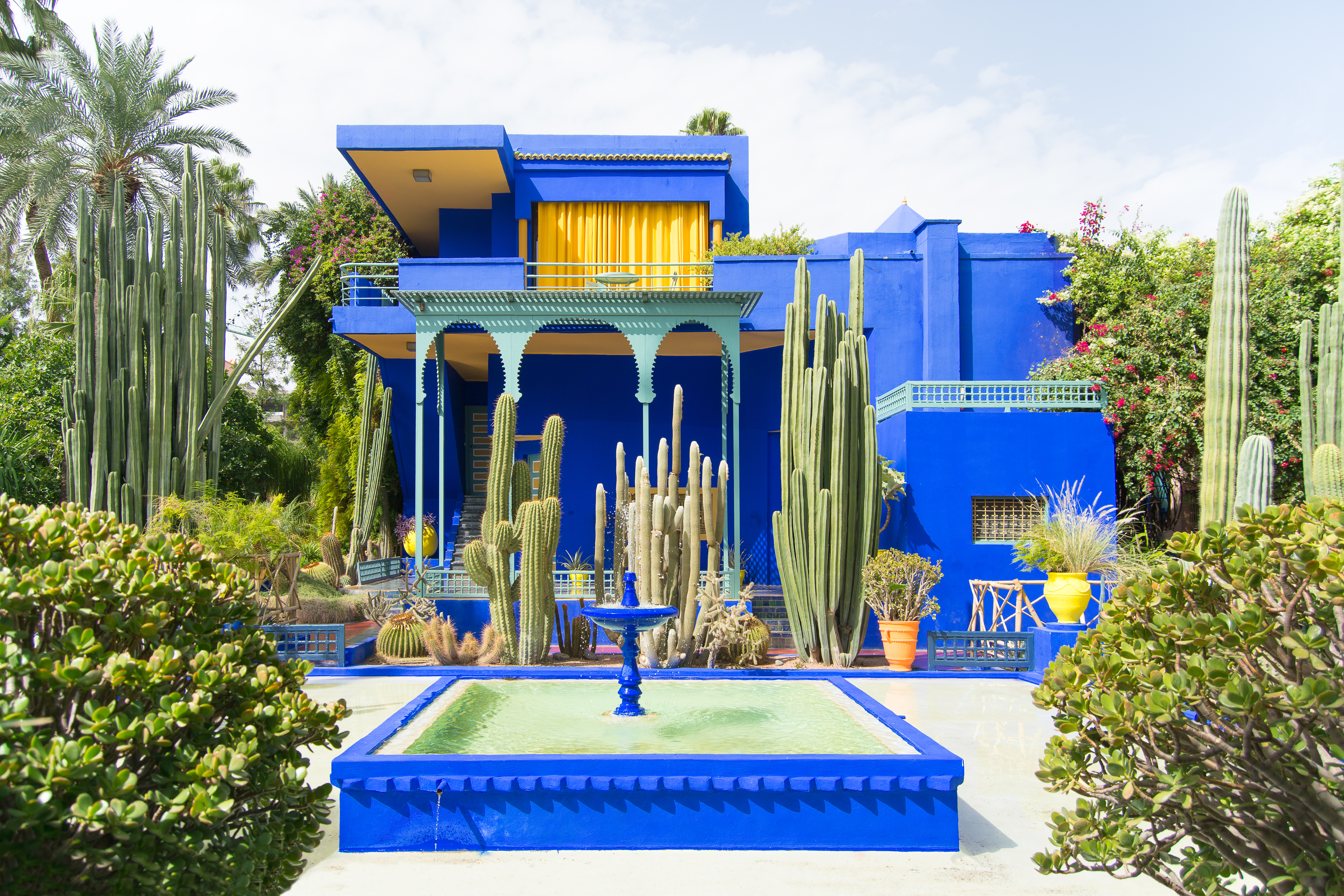 Den koboltblå fontæne i Majorelle Haven, tidligere ejet af Yves Saint Laurent, en kulturel perle i hjertet af Marrakech